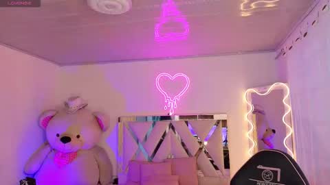 Snapshot of jazmin_tay chatting on 10/30/25, 11:55 Jazmin online show from 10/30/25, 11:55