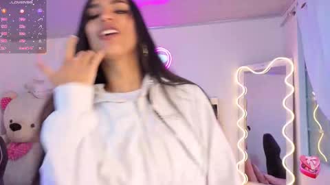 Snapshot of jazmin_tay chatting on 11/12/25, 11:32 Jazmin online show from 11/12/25, 11:32