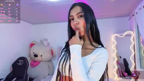 Snapshot of jazmin_tay chatting on 11/15/25, 11:51 Jazmin online show from 11/15/25, 11:51