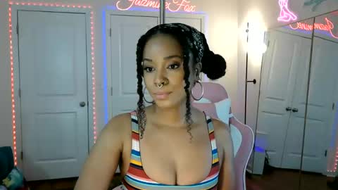 Snapshot of jazminefox chatting on 05/18/26, 04:46 Jazmine Fox online show from 05/18/26, 04:46
