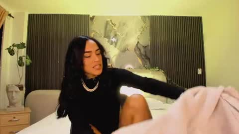 Jazminrusso  online show from 07/01/26, 05:42