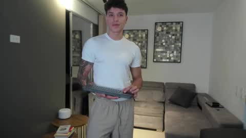 jdmontoya_ online show from 10/25/25, 05:48