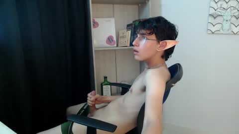 Snapshot of jeam_hot chatting on 12/22/24, 12:50 jeam_hot online show from 12/22/24, 12:50