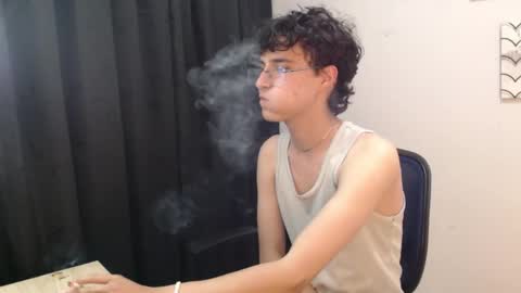Snapshot of jeam_hot chatting on 12/27/24, 02:36 jeam_hot online show from 12/27/24, 02:36