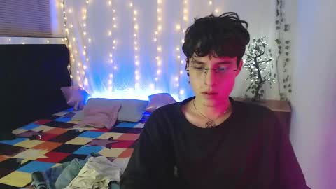 Snapshot of jeam_hot chatting on 12/30/24, 01:04 jeam_hot online show from 12/30/24, 01:04