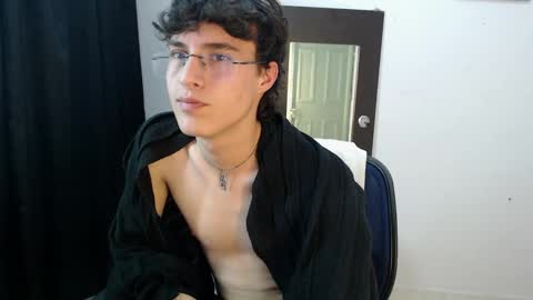 Snapshot of jeam_hot chatting on 12/30/24, 10:12 jeam_hot online show from 12/30/24, 10:12