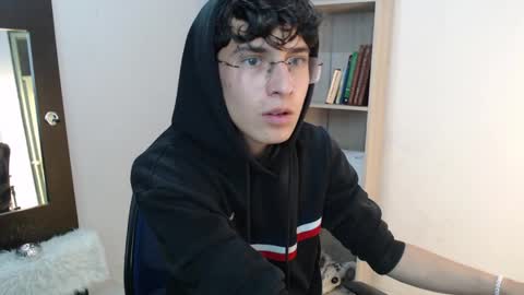 Snapshot of jeam_hot chatting on 01/02/25, 10:33 jeam_hot online show from 01/02/25, 10:33