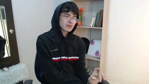 Snapshot of jeam_hot chatting on 01/03/25, 01:38 jeam_hot online show from 01/03/25, 01:38