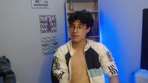 Snapshot of jeam_hot chatting on 01/12/25, 01:42 jeam_hot online show from 01/12/25, 01:42