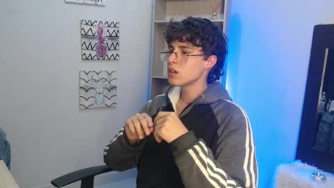 Snapshot of jeam_hot chatting on 01/15/25, 12:51 jeam_hot online show from 01/15/25, 12:51
