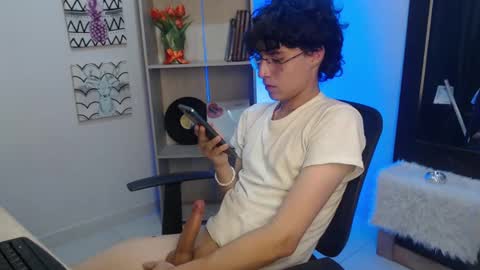 Snapshot of jeam_hot chatting on 01/21/25, 10:30 jeam_hot online show from 01/21/25, 10:30