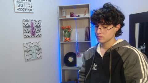 Snapshot of jeam_hot chatting on 01/28/25, 10:34 jeam_hot online show from 01/28/25, 10:34
