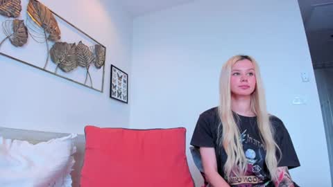 Snapshot of jean_mokujin chatting on 02/07/25, 03:55 Akila and Daria online show from 02/07/25, 03:55