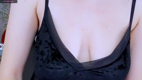 jeanniefox_ online show from 02/12/25, 01:37