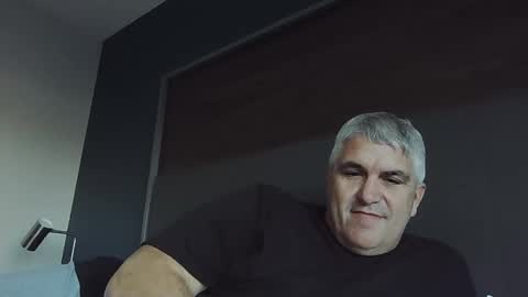 Snapshot of jecko71 chatting on 12/20/24, 08:01 dadbody71 online show from 12/20/24, 08:01