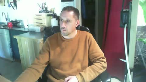 Snapshot of jef74700 chatting on 12/21/24, 01:32 Jrme online show from 12/21/24, 01:32