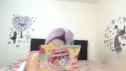 Snapshot of jeff_and_jade chatting on 09/18/25, 12:18 jeff and jade online show from 09/18/25, 12:18