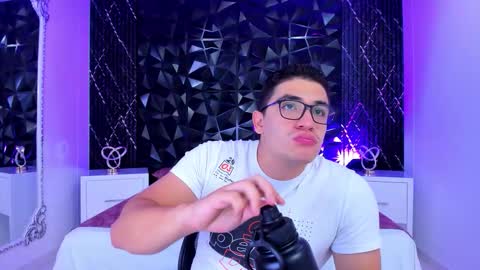 Snapshot of jeffdaltton chatting on 12/05/25, 08:27 Jeff online show from 12/05/25, 08:27