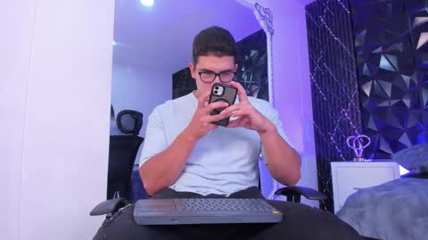 Snapshot of jeffdaltton chatting on 12/13/25, 08:14 Jeff online show from 12/13/25, 08:14