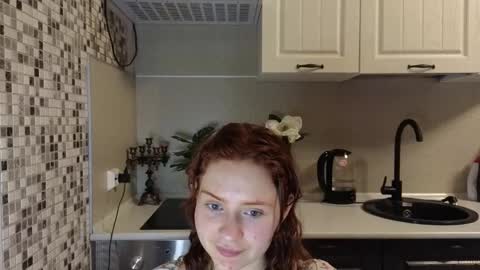 Snapshot of jelly_cherry chatting on 12/16/24, 09:31 Emily online show from 12/16/24, 09:31