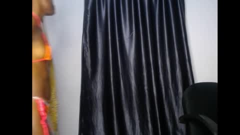 Snapshot of jellybelly7 chatting on 10/25/25, 05:19 Linda online show from 10/25/25, 05:19