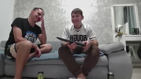 Snapshot of jelonym_asg2123 chatting on 11/18/25, 11:48 jelonym_asg2123 online show from 11/18/25, 11:48