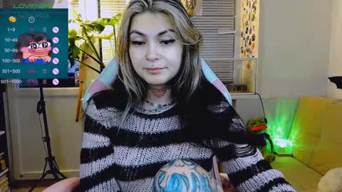 Snapshot of jelyaa chatting on 12/02/24, 11:23 Jelya online show from 12/02/24, 11:23