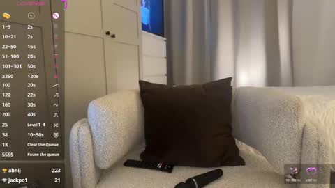 Snapshot of jemma10 chatting on 12/18/25, 01:06 Jem online show from 12/18/25, 01:06