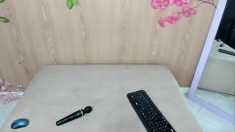 Jenelotizz online show from 04/12/26, 09:31