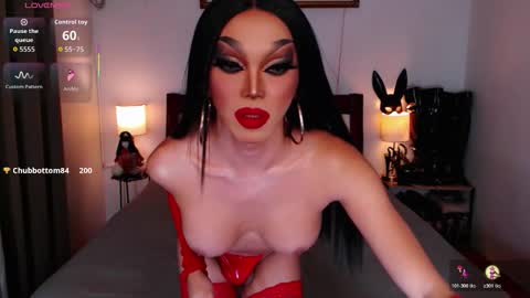 Snapshot of jenifers_body chatting on 10/25/25, 08:25 Queen Jenifer online show from 10/25/25, 08:25