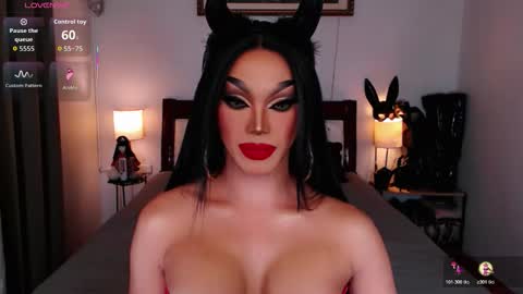 Snapshot of jenifers_body chatting on 11/01/25, 06:43 Queen Jenifer online show from 11/01/25, 06:43