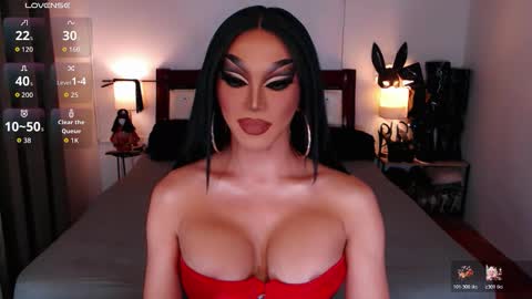 Queen Jenifer online show from 11/26/25, 04:57