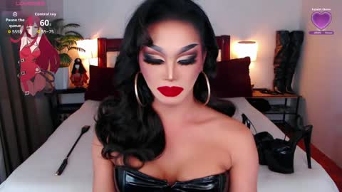 Queen Jenifer online show from 06/06/26, 08:13
