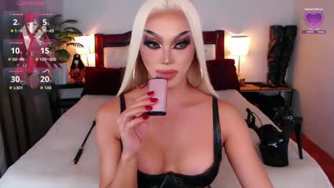 Queen Jenifer online show from 06/12/26, 11:09