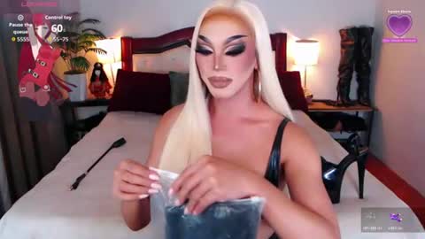 Queen Jenifer online show from 06/18/26, 10:47