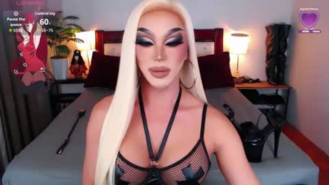 Queen Jenifer online show from 06/26/26, 07:40
