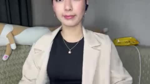 Jenifer online show from 10/16/25, 02:18