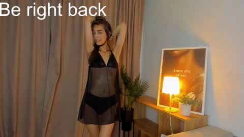 Snapshot of jenifferr_star chatting on 10/08/25, 09:23 Elli online show from 10/08/25, 09:23