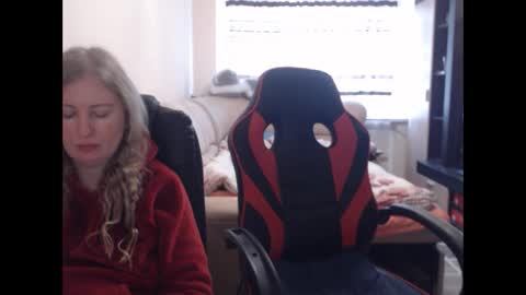 JenisAndPeter online show from 02/12/25, 10:14