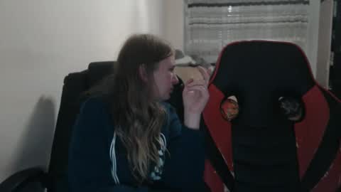 Snapshot of jenisandpeter chatting on 10/29/25, 07:26 JenisAndPeter online show from 10/29/25, 07:26