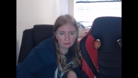 Snapshot of jenisandpeter chatting on 10/30/25, 07:32 JenisAndPeter online show from 10/30/25, 07:32