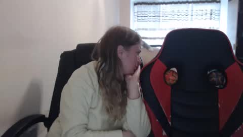 Snapshot of jenisandpeter chatting on 11/06/25, 07:20 JenisAndPeter online show from 11/06/25, 07:20