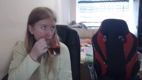 Snapshot of jenisandpeter chatting on 11/07/25, 07:30 JenisAndPeter online show from 11/07/25, 07:30