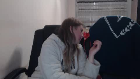 Snapshot of jenisandpeter chatting on 11/08/25, 07:56 JenisAndPeter online show from 11/08/25, 07:56