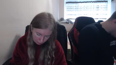 Snapshot of jenisandpeter chatting on 11/15/25, 08:00 JenisAndPeter online show from 11/15/25, 08:00