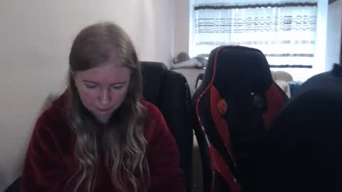 Snapshot of jenisandpeter chatting on 11/16/25, 08:09 JenisAndPeter online show from 11/16/25, 08:09