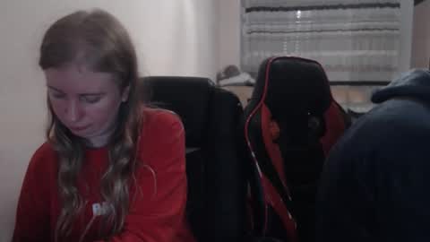 Snapshot of jenisandpeter chatting on 11/17/25, 08:25 JenisAndPeter online show from 11/17/25, 08:25