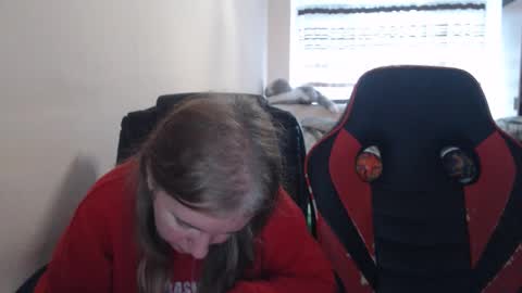 Snapshot of jenisandpeter chatting on 11/18/25, 08:30 JenisAndPeter online show from 11/18/25, 08:30