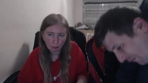 Snapshot of jenisandpeter chatting on 11/19/25, 06:41 JenisAndPeter online show from 11/19/25, 06:41