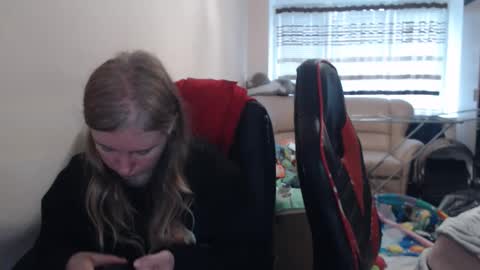 Snapshot of jenisandpeter chatting on 11/21/25, 08:02 JenisAndPeter online show from 11/21/25, 08:02